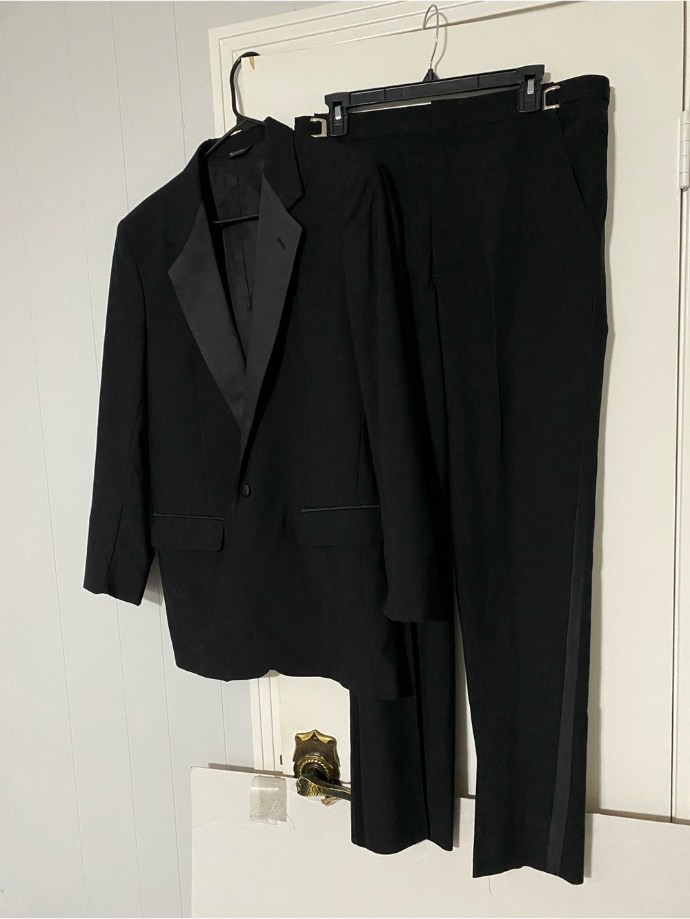 Neil Allyn Men's Black Satin-Lapel Tuxedo Jacket 38 L & Trousers 31x31